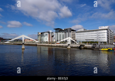 Die neue Fußgängerbrücke über den Fluss Clyde in Glasgow Schottland eröffnete 2009 auch liebevoll benannte "Squiggly Brücke" Stockfoto