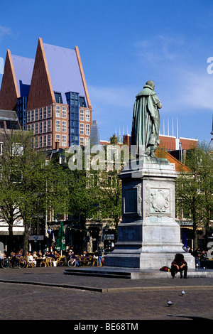 Statue von Wilhelm von Oranien, Willem van Oranje auf Plein Platz vor ein modernes Bürogebäude, den Haag, Provinz von So Stockfoto