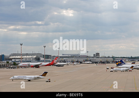 Lufthansa Regional Airways Bombardier CRJ900 Verkehrsflugzeug, Flughafen Düsseldorf, Deutschland. Stockfoto