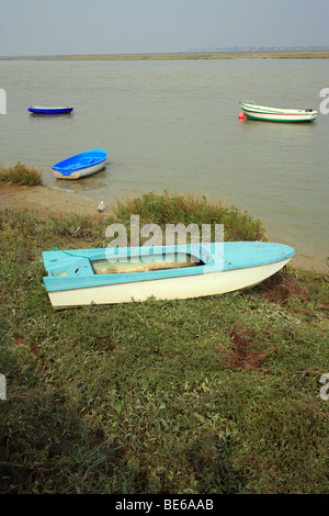 Ruderboote am Fluss Somme, St Valery Sur Somme, Somme, Frankreich, Europa Stockfoto