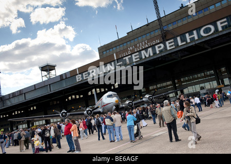 Der ehemalige Flughafen Tempelhof auf den 60. Jahrestag der Luftbrücke, Berlin, Deutschland, Europa Stockfoto