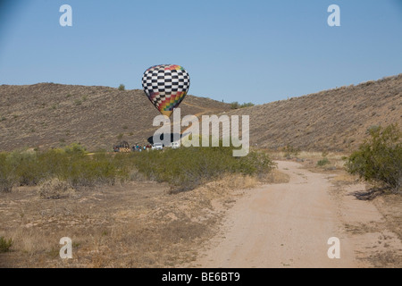 Ballonfahrt über die Wüste in Phoenix Arizona Stockfoto