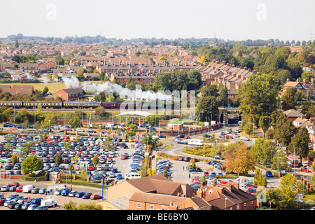 Aus der Vogelperspektive der Dampfeisenbahn „Tornado“, die durch Grantham Lincolnshire fährt. England Stockfoto