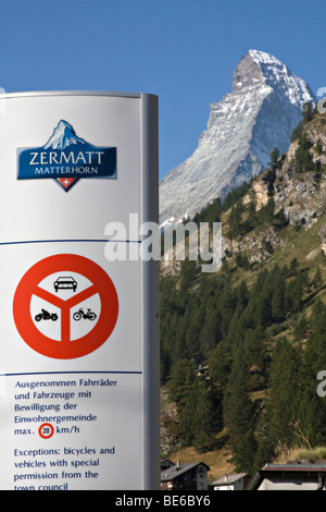 Matterhorn Schweizer Alpen Zermatt Wegweiser Schweiz Europa Stockfoto