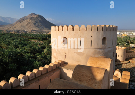 Historischen Adobe Befestigung Nakhal, Nakhl Fort oder Burg, Hajar al-Gharbi-Gebirge, Batinah Region, Sultanat Oman, Arabien Stockfoto