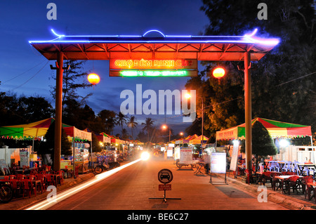 Eingang von der Strasse zum Nachtmarkt in Phu Quoc, Vietnam, Asien Stockfoto