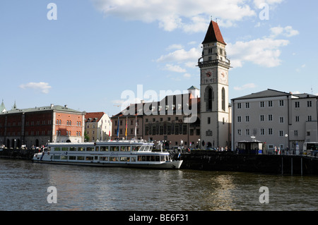 Blick von der Donau zum Rathaus, Passau, Bayern, Deutschland, Europa Stockfoto