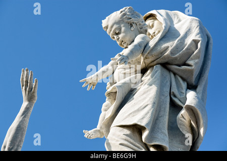 Statue "Notre Dame des Naufrages" am Pointe du Raz, Bretagne, Finistere, Frankreich Stockfoto