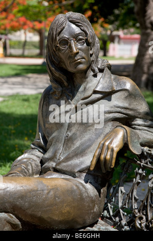 Eine Größe Statue des "Intelligenten Beatle" John Lennon. Modelliert von kubanischen Künstlers Jose' Villa Soberon. Stockfoto