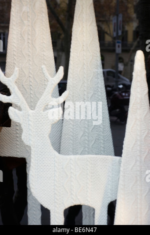 Schaufenster mit Weihnachten Rentier und Bäume Stockfoto