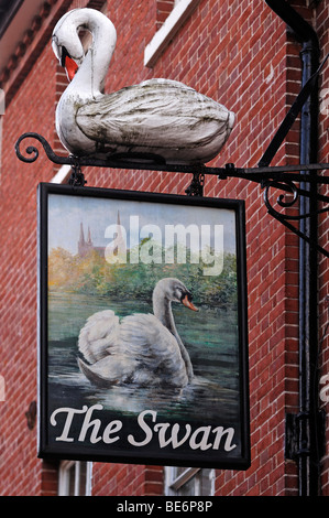 Pub zu unterzeichnen, "The Swan", Bird Street, Lichfield, Staffordshire, England, Vereinigtes Königreich, Europa Stockfoto