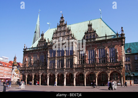 Historisches Rathaus und Roland-Statue auf dem Marktplatz in der alten Stadt Bremen, UNESCO-Weltkulturerbe, Freie Hansestadt Stockfoto