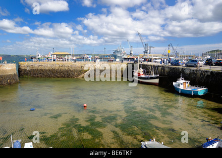 Angelboote/Fischerboote in Falmouth Hafen bei Ebbe Stockfoto