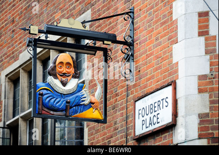 Pub Schild mit Shakespeares Porträt auf Foubert Platz im Soho Bezirk, London, England, Vereinigtes Königreich, Europa Stockfoto