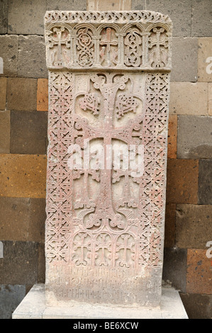 Historischen Kreuz-Stein, Khachkar an die armenische orthodoxe Hauptkirche, UNESCO-Weltkulturerbe, Etschmiadsin, Armenien, Asien Stockfoto
