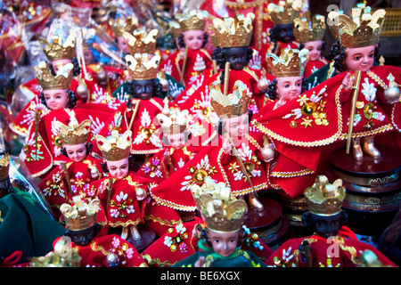 Sto. Nino religiöse Bilder an einem Straßenrand stall neben der Kirche. Stockfoto