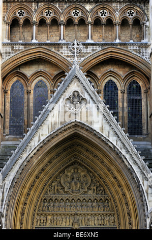 Westminster Abbey, Detailansicht des nördlichen Querschiffs mit Portal Bögen, London, England, Vereinigtes Königreich, Europa Stockfoto