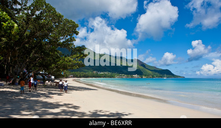 Blick auf Beau Vallon Bay, Insel Mahe, Seychellen, Indischer Ozean, Afrika Stockfoto