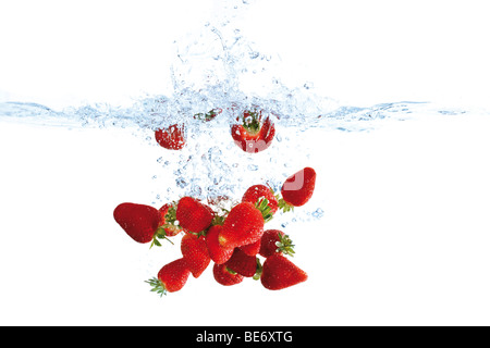 Erdbeeren im Wasser Stockfoto