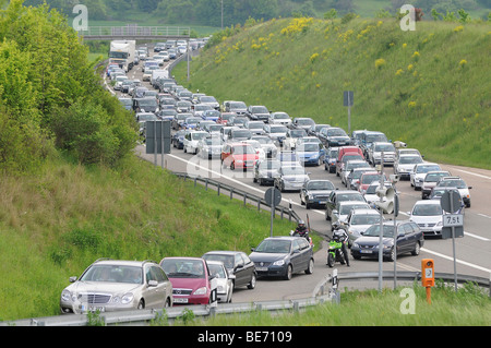 Stau auf der A 81 Leonberg-Heilbronn vor Engelberg Tunnel nach einem Unfall, Baden-Württemberg, Deutschland, Europa Stockfoto