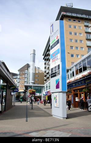 Das Zentrum Feltham einkaufen, High Street, Feltham, London Borough of Hounslow, Vereinigtes Greater London, England, Königreich Stockfoto