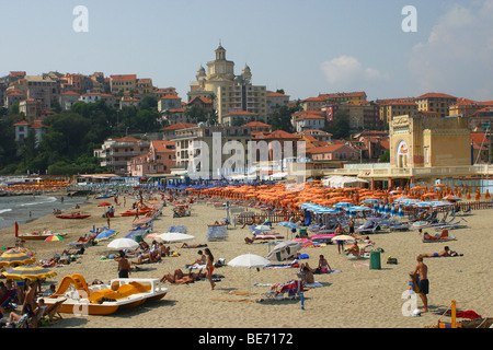 Italien, Ligurien, Riviera di Ponente, Imperia, Blick auf den Strand von Porto Maurizio Stockfoto