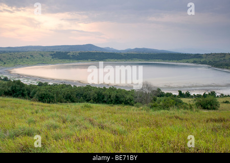 See Nyamanyuka in einem Krater in Queen Elizabeth National Park im Westen Ugandas. Stockfoto