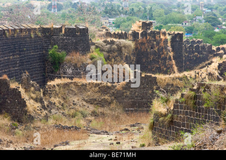 Mauern einer Festung in Daulatabad nahe Aurangabad, Indien Stockfoto