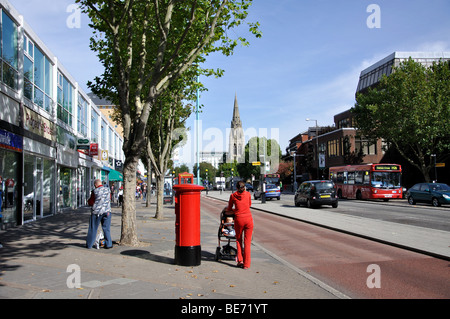 High Street, dem Zentrum Feltham einkaufen, High Street, Feltham, London Borough of Hounslow, Greater London, England, Vereinigtes König Stockfoto