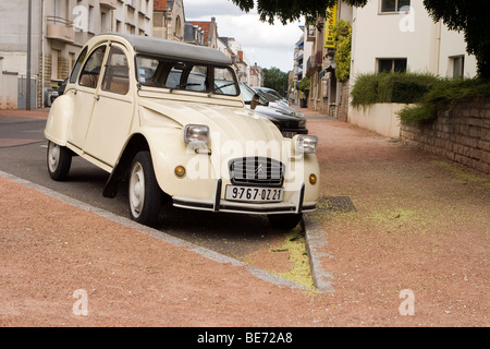 Alten Citroen auf dem Parkplatz in Dijon, Frankreich Stockfoto
