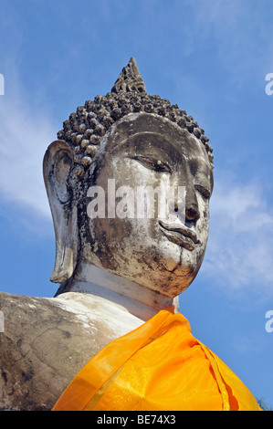 Buddha-Statue, große Chedi Chaya Mongkol, Wat Yai Chai Mongkon, Ayutthaya, Thailand, Asien Stockfoto