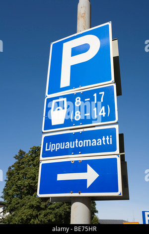 Parkplatz Platz Schild mit Maschine Ticketinformationen Finnland Stockfoto