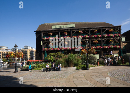 Das Dickens Inn, St Katherines Dock London GB UK Stockfoto