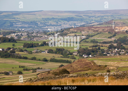 Großbritannien, England, Yorkshire, Worth Valley, Haworth und Keighley von Hebden Bridge Road Stockfoto