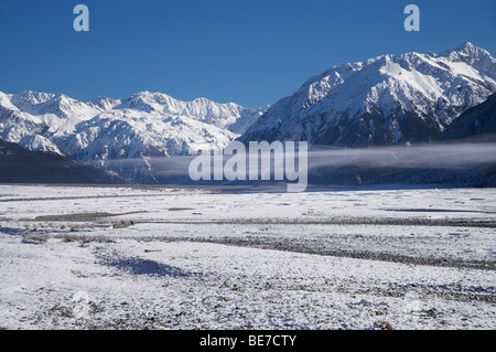 Waimakariri River Valley Mt Stewart und Südalpen, Arthurs Pass Road, Canterbury, Südinsel, Neuseeland Stockfoto