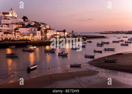 Angeln Dorf Ferragudo, Algarve, Portugal, Europa Stockfoto