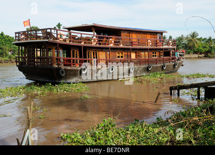 Hölzerne Touristenboot auf dem Mekong Fluss, Vietnam, Asien Stockfoto