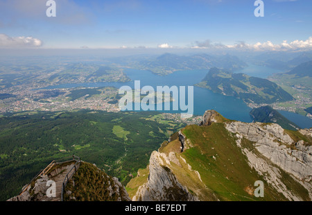 Blick vom Gipfel des Pilatus auf den Vierwaldstättersee und Luzern, Schweiz, Europa Stockfoto