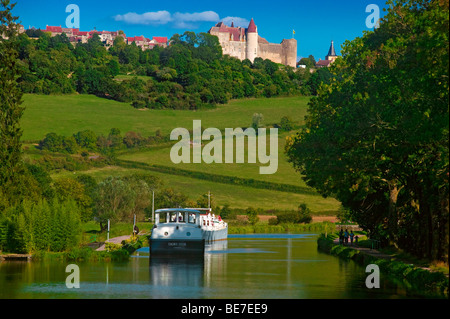 VANDENESSE, KANAL VON BURGUND UND CHÂTEAUNEUF EN AUXOIS, FRANKREICH Stockfoto