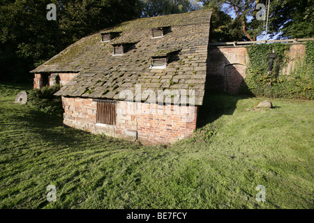 Stadt von Nether Alderley, England. Der National Trust verwaltet elisabethanischen Wassermühle, Nether Alderley Mühle, in der Nähe von Alderley Edge. Stockfoto