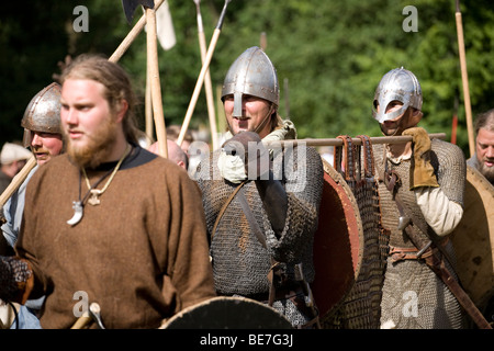 Wikinger-Krieger nach der Schlacht bei einem Wikinger Reenactment-Festival in Dänemark Stockfoto