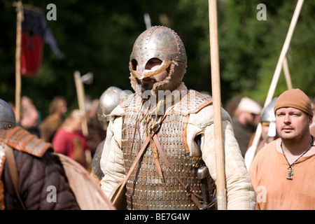 Wikinger-Krieger nach der Schlacht bei einem Wikinger Reenactment-Festival in Dänemark Stockfoto