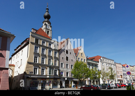 Altstädter Ring mit Pfarrei Kirche von St. Stephan, Braunau bin Inn, Innviertel, Oberösterreich, Österreich Stockfoto