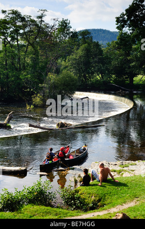 Horseshoe Falls auf dem Fluss Dee in der Nähe von Llangollen die Quelle des Wassers für die Llangollen Kanal gebaut von Thomas Telford.  Wales UK Stockfoto