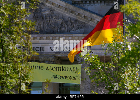 Berlin, Reichstagsgebäude. EU/DE/DEU/GER/Deutschland / Hauptstadt Berlin. Das Reichstagsgebäude. Die Widmung "Dem Deutschen Stockfoto