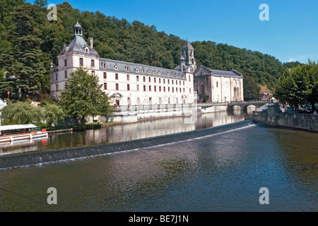 Brantome Abbey am Ufer des Fluss Dronne, Brantome, Dordogne, Frankreich Stockfoto