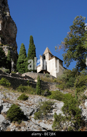 Moustiers St. Marie - ein beliebtes Urlaubsziel in der traditionellen Stadt der Provence, Französisch. Stockfoto