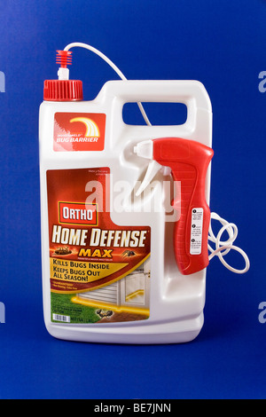 Eine Gallone Behälter Ortho Marke Home Defense Perimeter & indoor Insektenfalle.  2009 © Myrleen Pearson Stockfoto