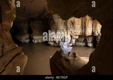 Anbeter in Sof Omar Höhle, Äthiopien Stockfoto