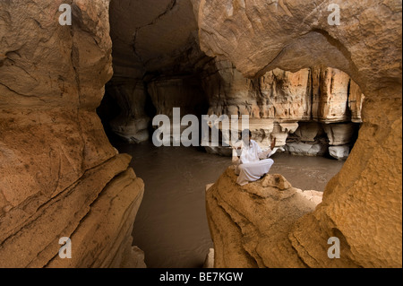 Anbeter in Sof Omar Höhle, Äthiopien Stockfoto